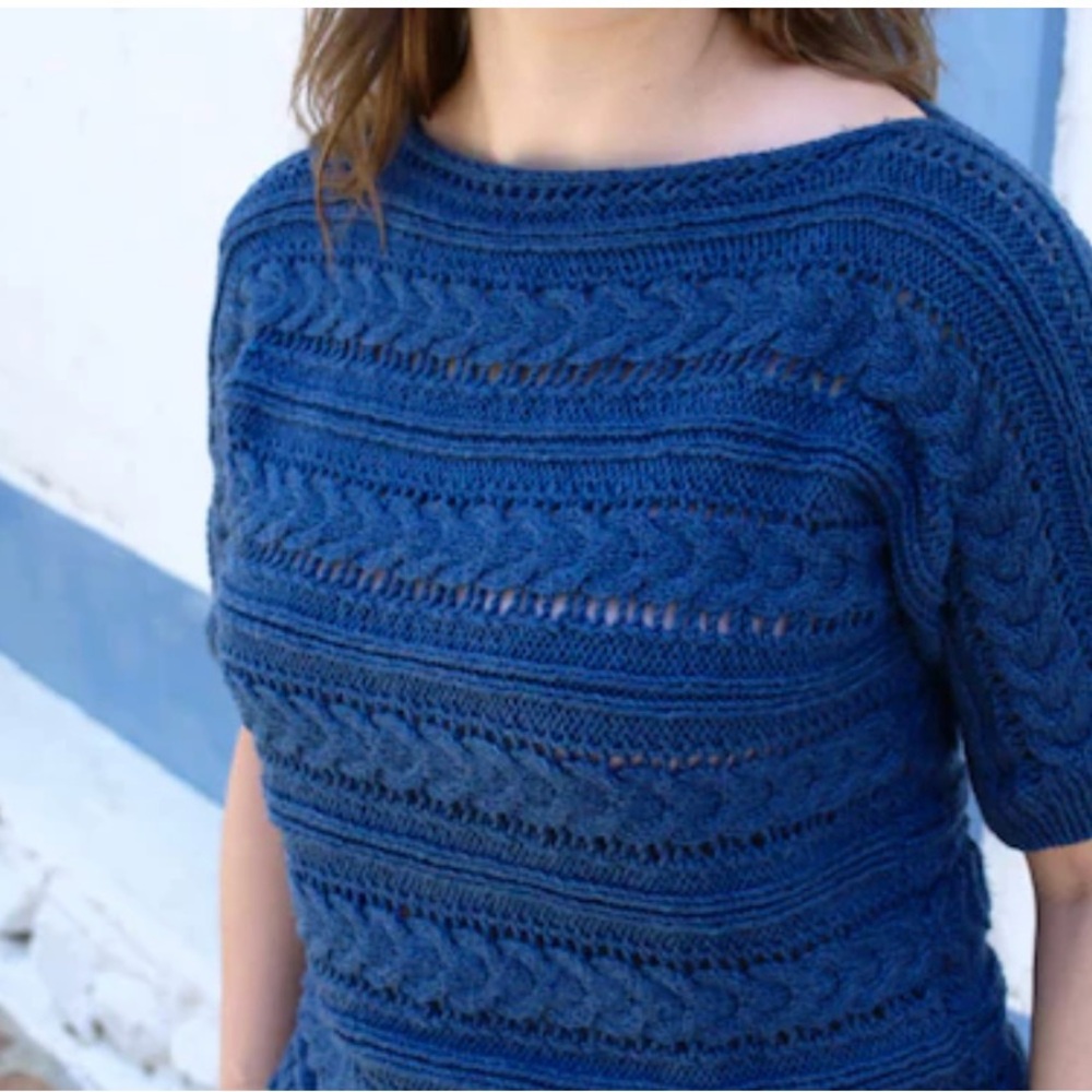 Dokotoo women’s size medium, shortsleeve cable knit sweater scoopneck blue color